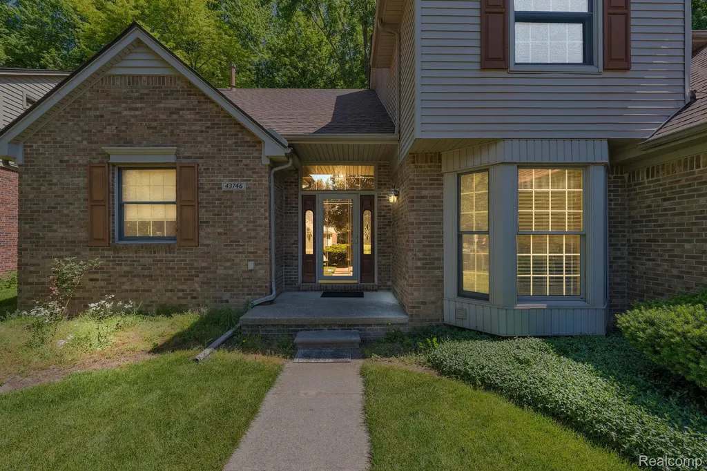 43746 Via Antonio Drive Sterling Heights City MI 48314
