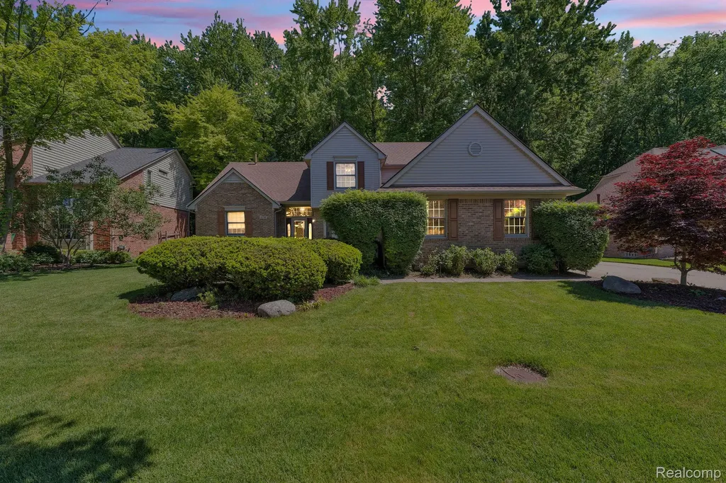 43746 Via Antonio Drive Sterling Heights City MI 48314