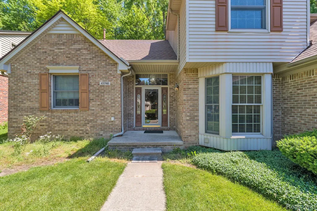 43746 Via Antonio Drive Sterling Heights City MI 48314
