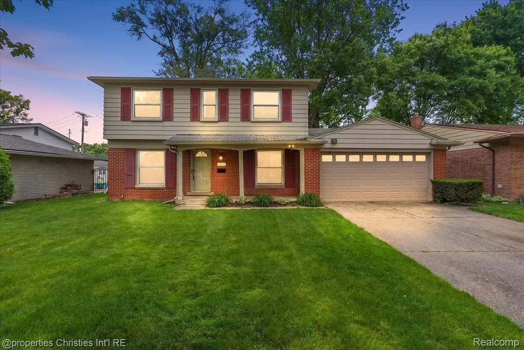 15602 Comstock Street Livonia City MI 48154