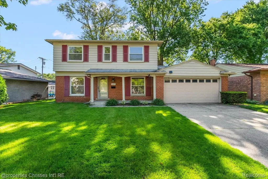 15602 Comstock Street Livonia City MI 48154