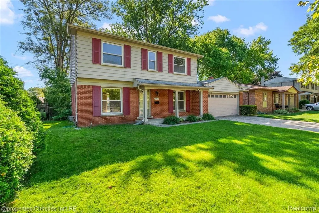 15602 Comstock Street Livonia City MI 48154