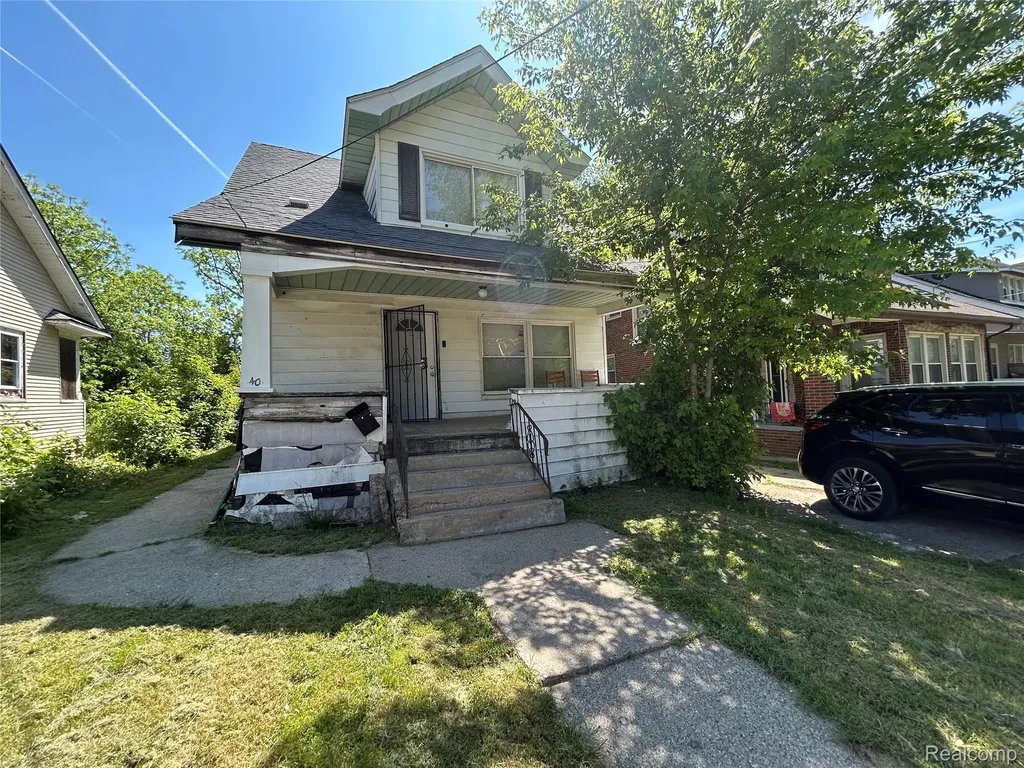 40 Dwight Avenue Pontiac City MI 48341