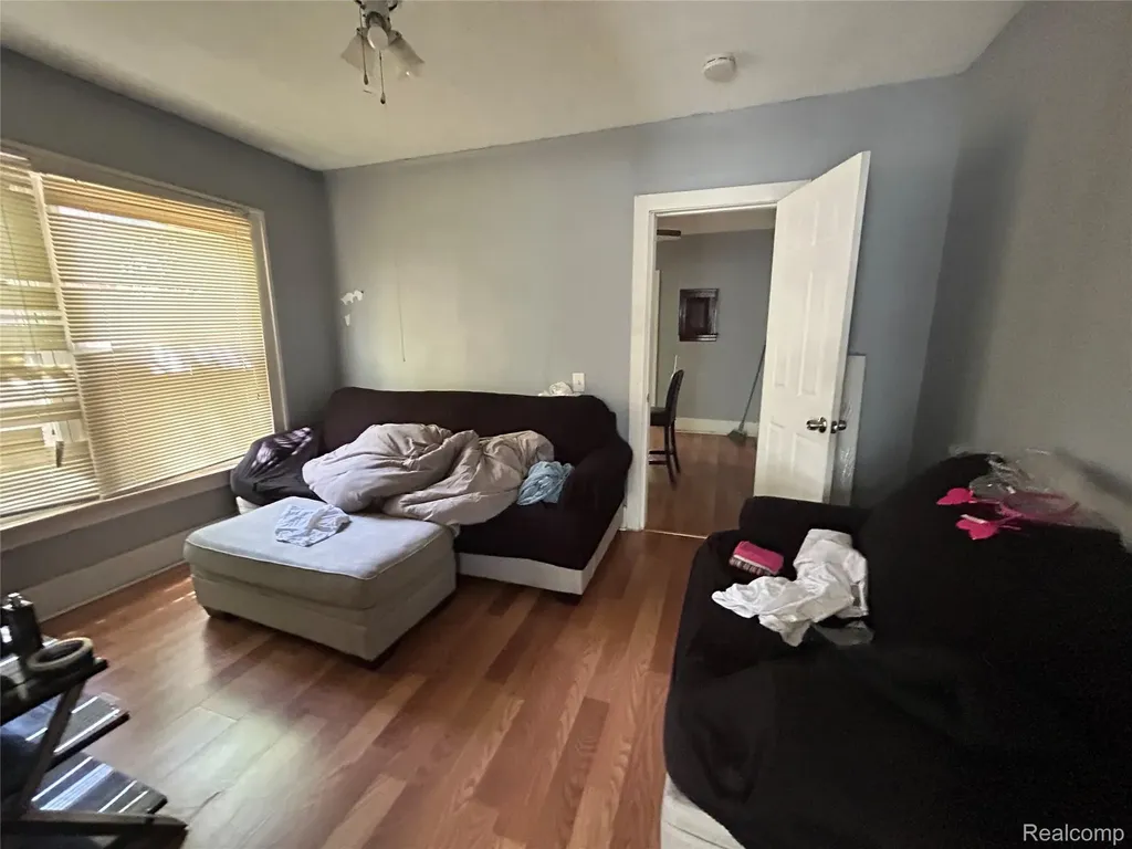 40 Dwight Avenue Pontiac City MI 48341
