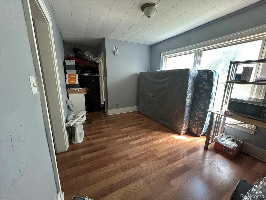 40 Dwight Avenue Pontiac City MI 48341