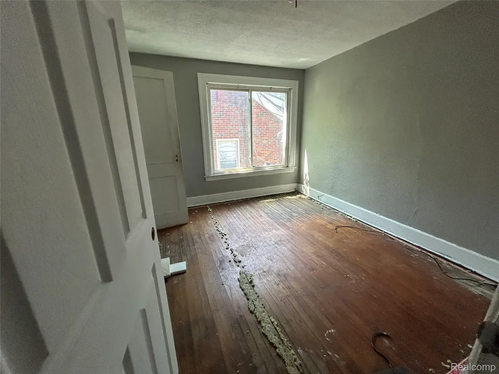 40 Dwight Avenue Pontiac City MI 48341