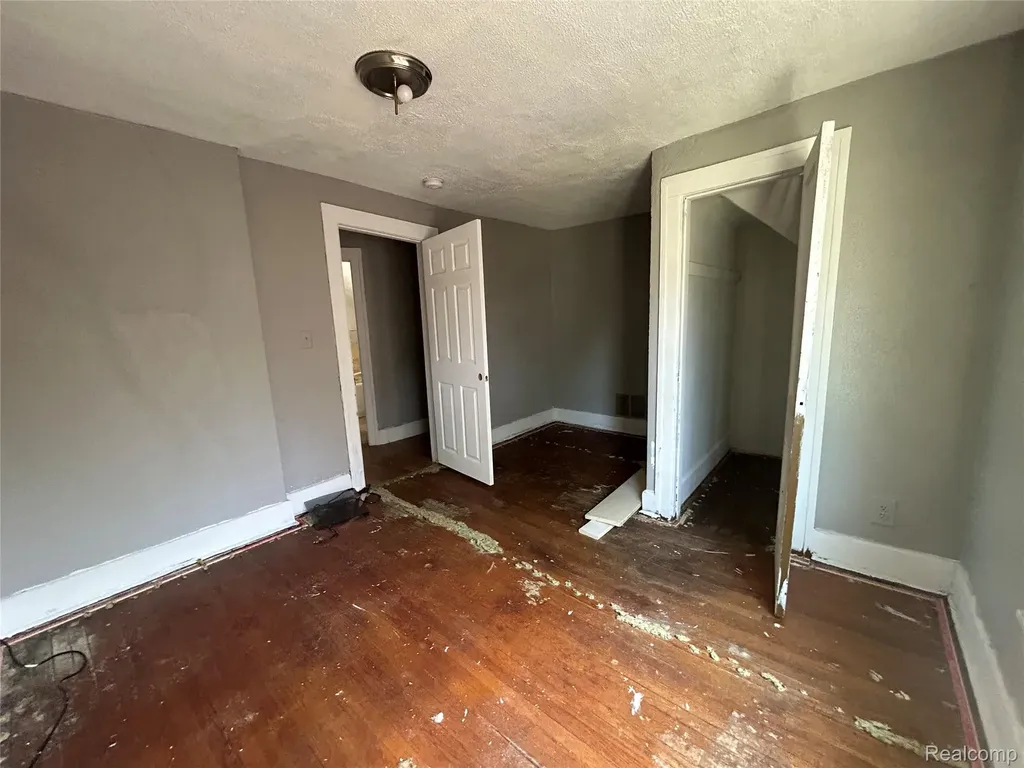 40 Dwight Avenue Pontiac City MI 48341