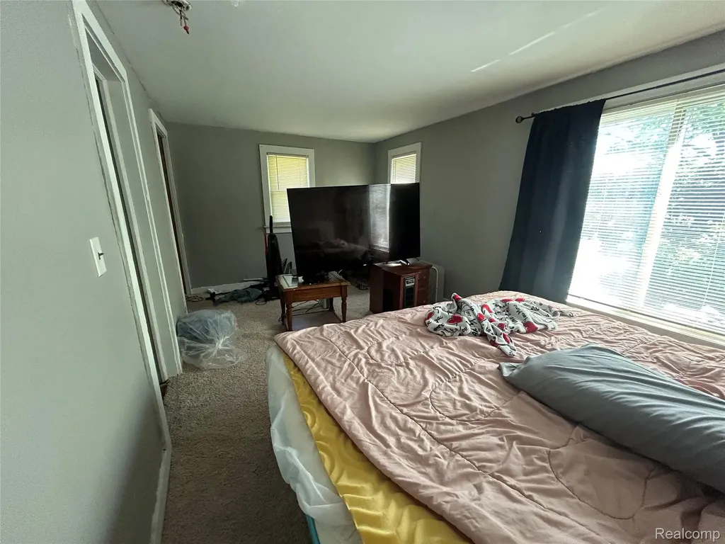 40 Dwight Avenue Pontiac City MI 48341