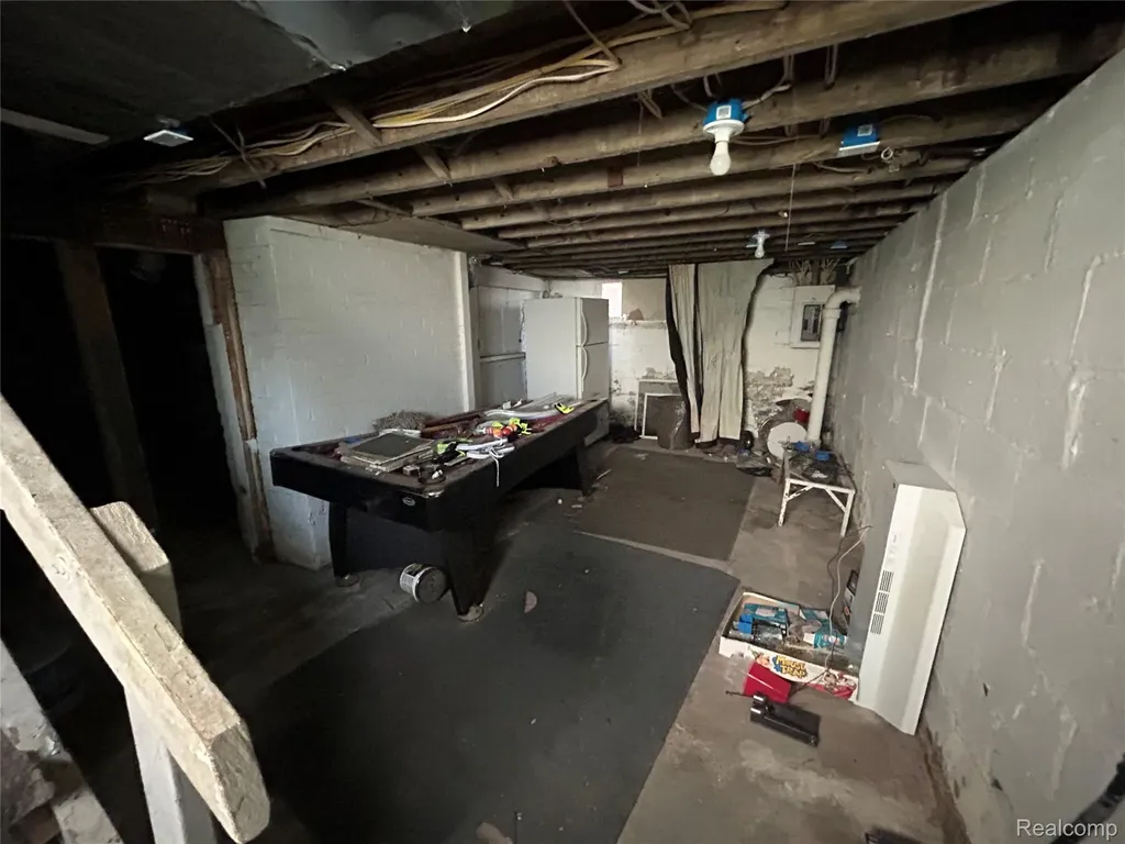 40 Dwight Avenue Pontiac City MI 48341