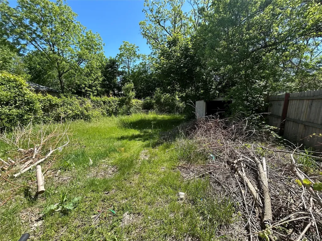 40 Dwight Avenue Pontiac City MI 48341