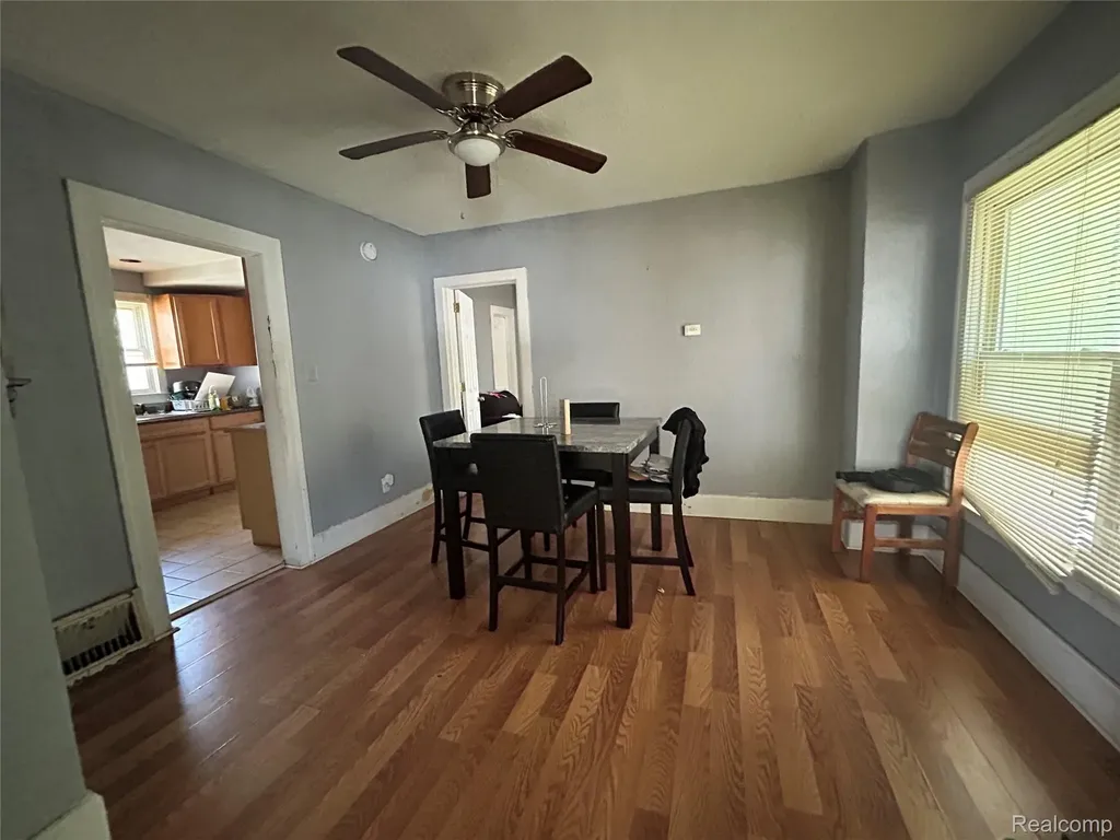 40 Dwight Avenue Pontiac City MI 48341