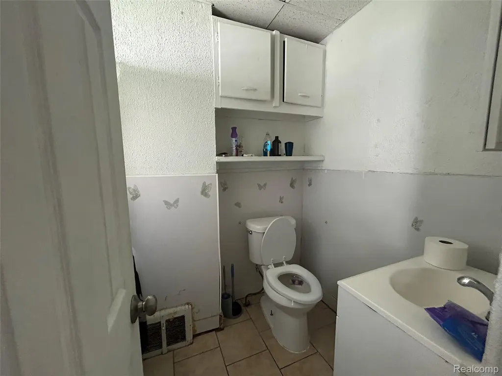 40 Dwight Avenue Pontiac City MI 48341