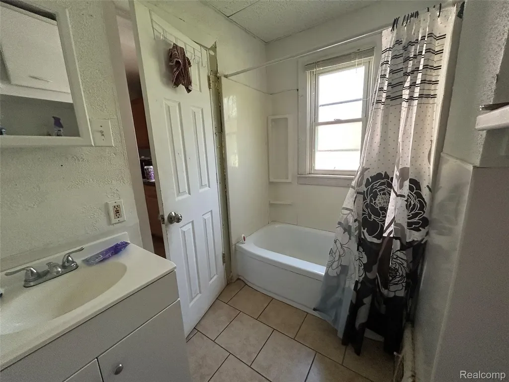 40 Dwight Avenue Pontiac City MI 48341