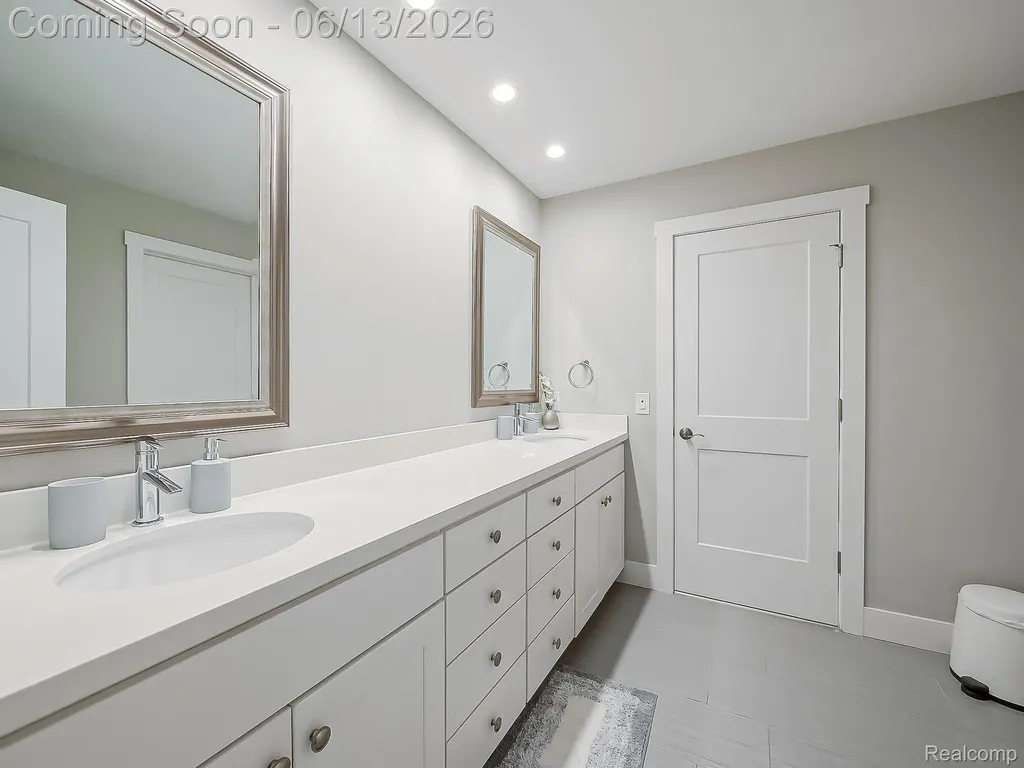 1724 Taylor Avenue Royal Oak City MI 48067