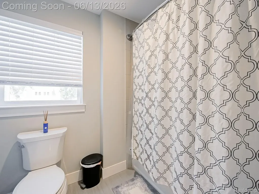 1724 Taylor Avenue Royal Oak City MI 48067