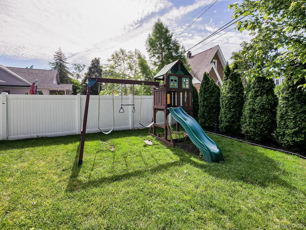 1724 Taylor Avenue Royal Oak City MI 48067