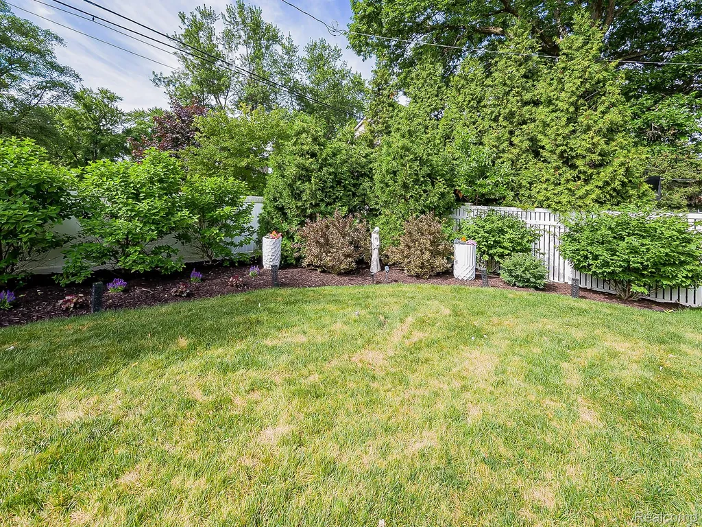 1724 Taylor Avenue Royal Oak City MI 48067