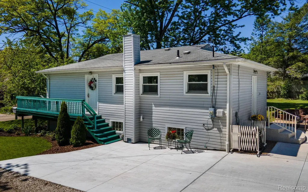 3402 Mahopac Drive Orion Charter Township MI 48360