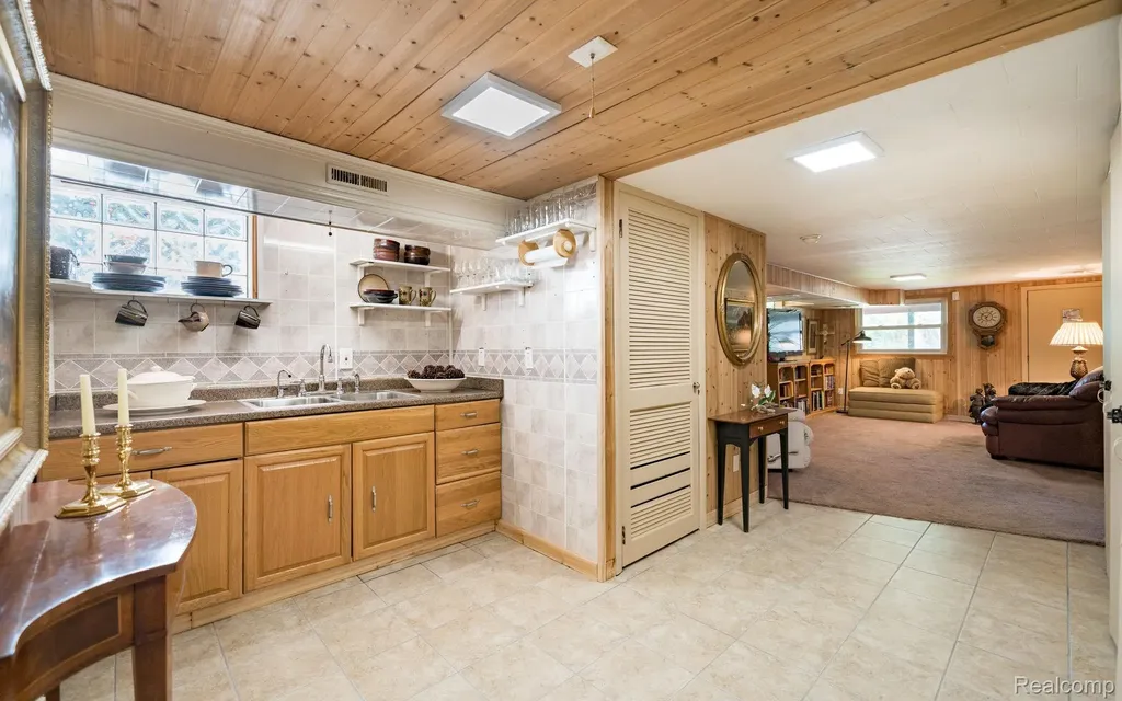 3402 Mahopac Drive Orion Charter Township MI 48360