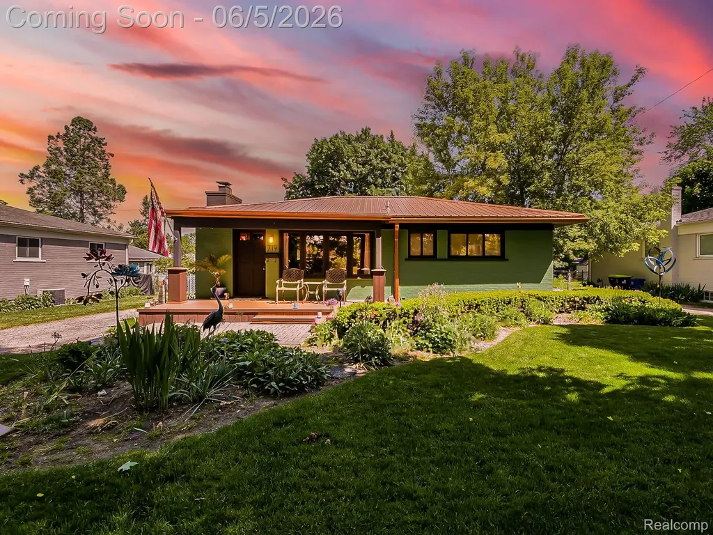 719 E Summit Street Milford Village MI 48381