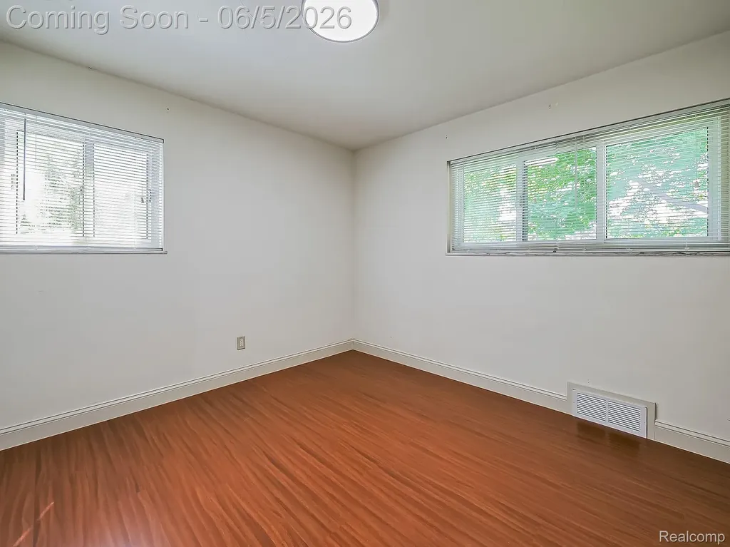 719 E Summit Street Milford Village MI 48381