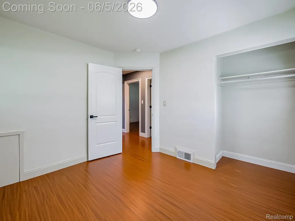 719 E Summit Street Milford Village MI 48381