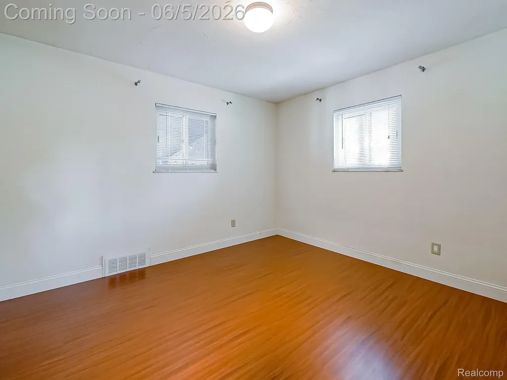 719 E Summit Street Milford Village MI 48381