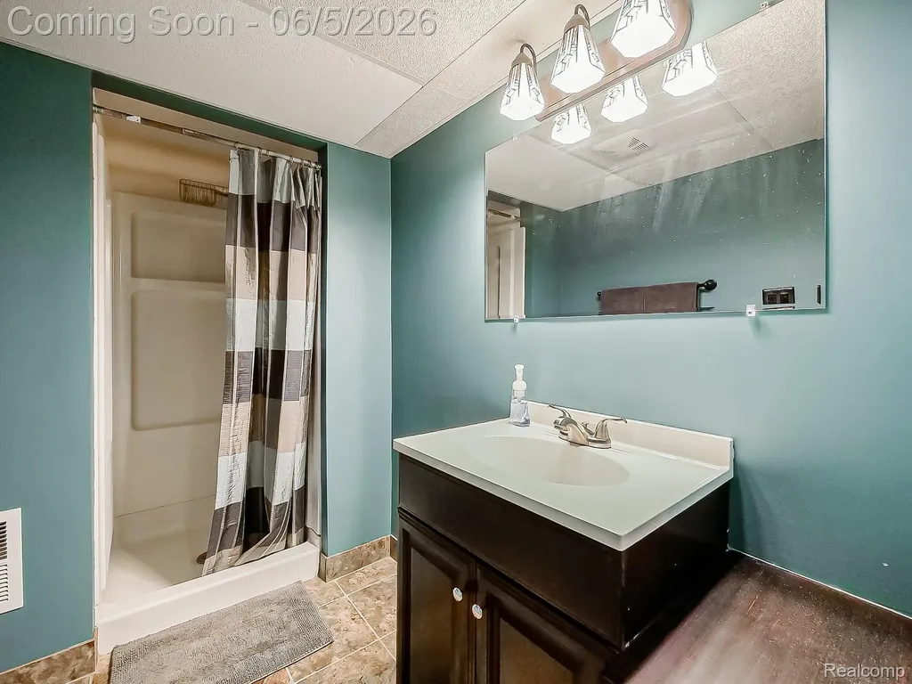 719 E Summit Street Milford Village MI 48381