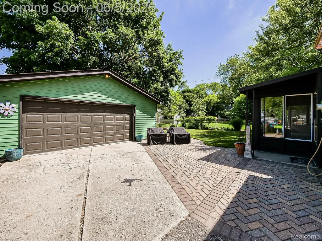 719 E Summit Street Milford Village MI 48381