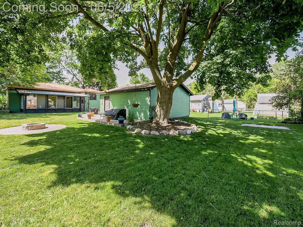 719 E Summit Street Milford Village MI 48381