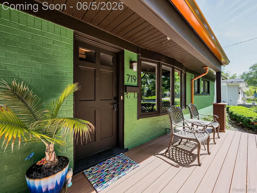 719 E Summit Street Milford Village MI 48381