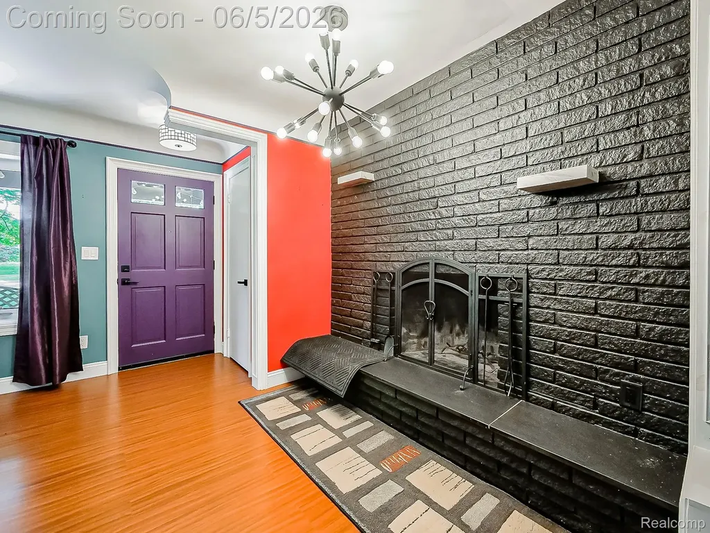 719 E Summit Street Milford Village MI 48381