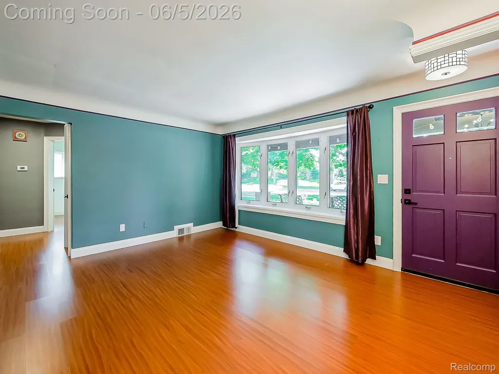 719 E Summit Street Milford Village MI 48381