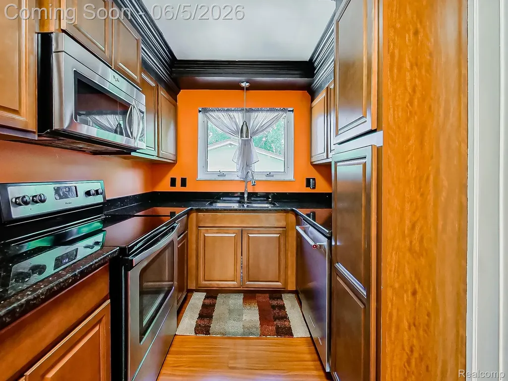 719 E Summit Street Milford Village MI 48381
