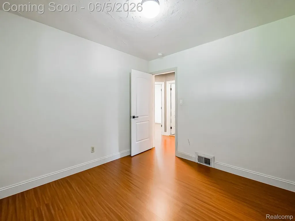 719 E Summit Street Milford Village MI 48381