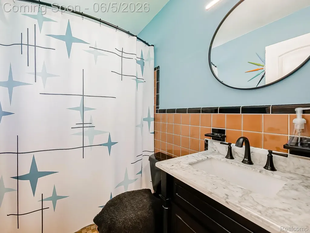 719 E Summit Street Milford Village MI 48381