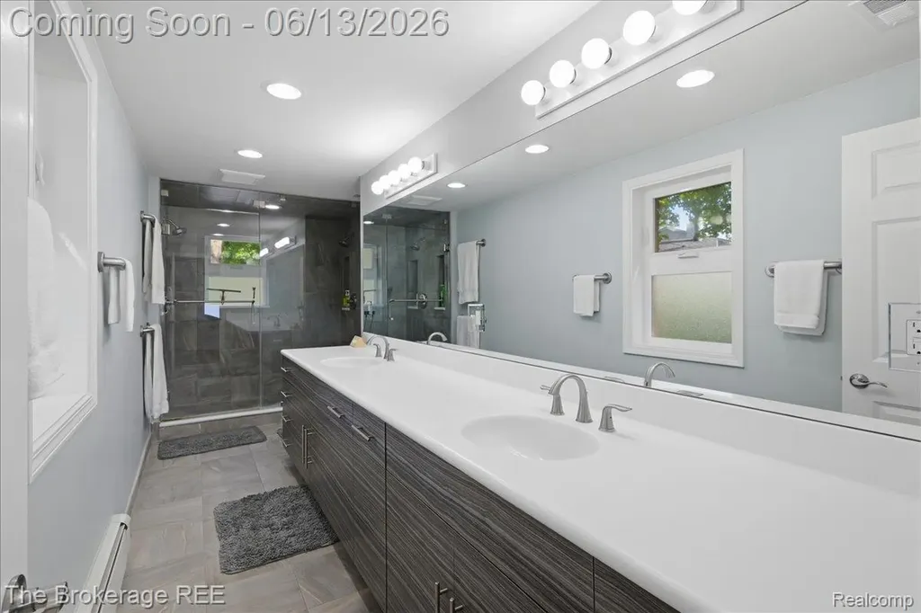 261 Reymont Road N Waterford Charter Township MI 48327