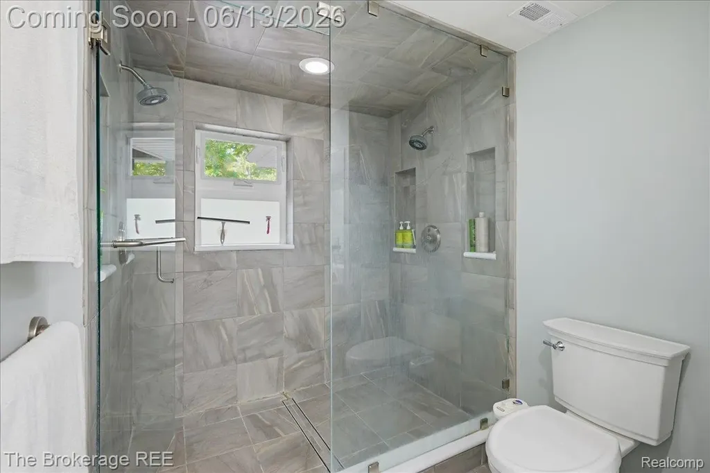 261 Reymont Road N Waterford Charter Township MI 48327