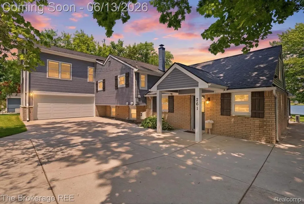 261 Reymont Road N Waterford Charter Township MI 48327