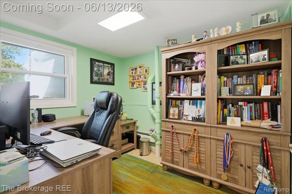 261 Reymont Road N Waterford Charter Township MI 48327