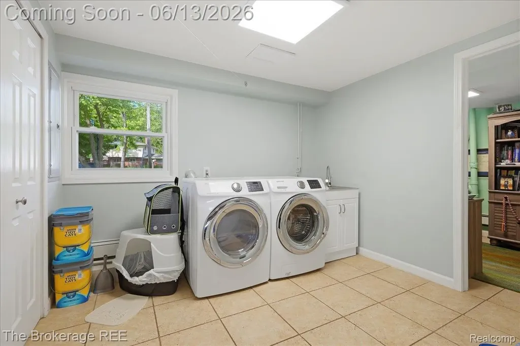 261 Reymont Road N Waterford Charter Township MI 48327