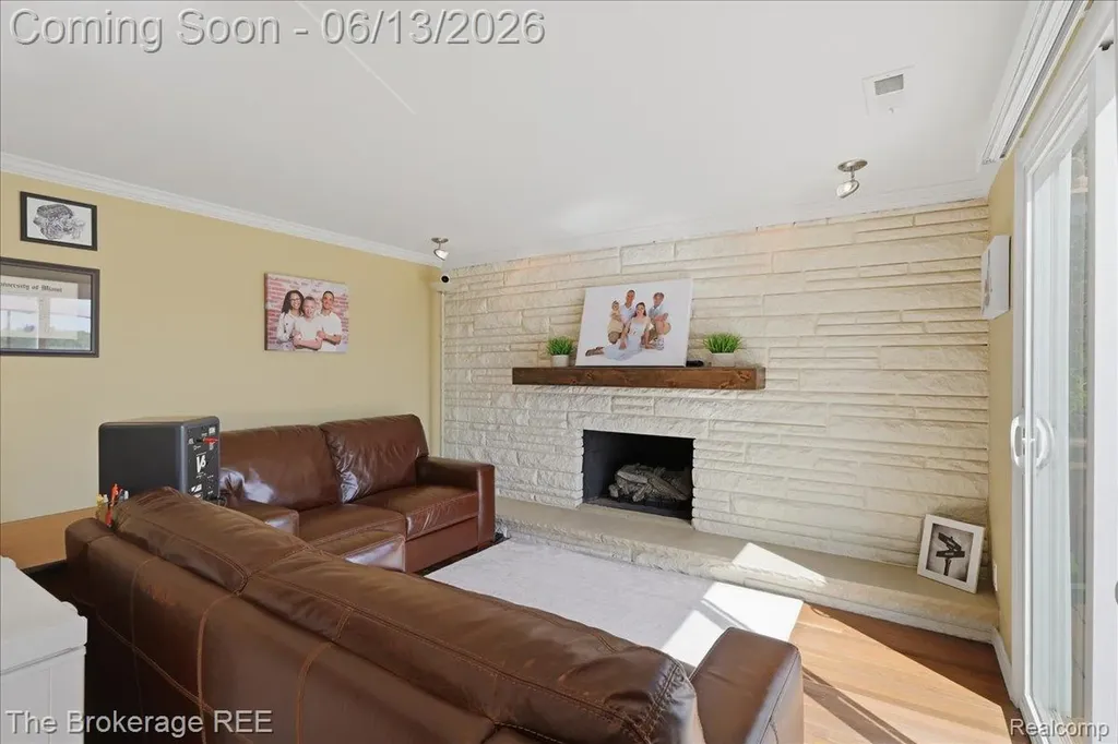 261 Reymont Road N Waterford Charter Township MI 48327