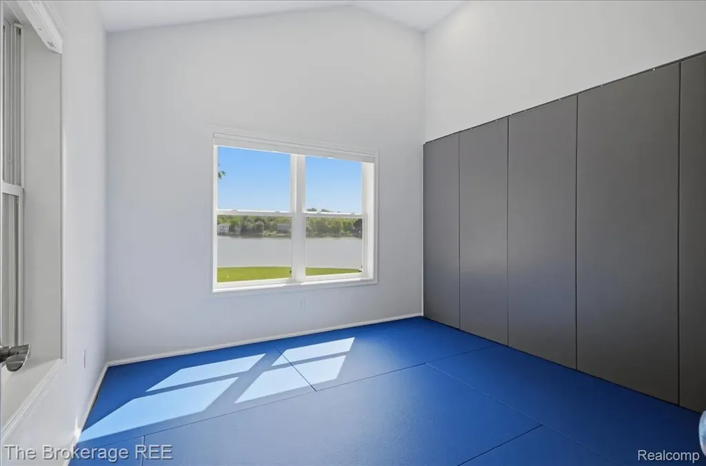 261 Reymont Road N Waterford Charter Township MI 48327