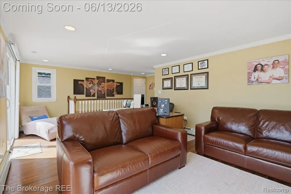 261 Reymont Road N Waterford Charter Township MI 48327