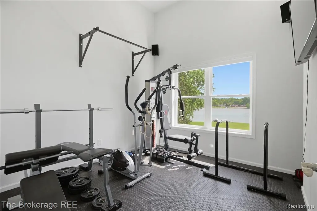 261 Reymont Road N Waterford Charter Township MI 48327