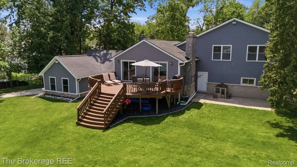 261 Reymont Road N Waterford Charter Township MI 48327
