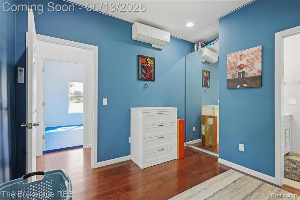 261 Reymont Road N Waterford Charter Township MI 48327