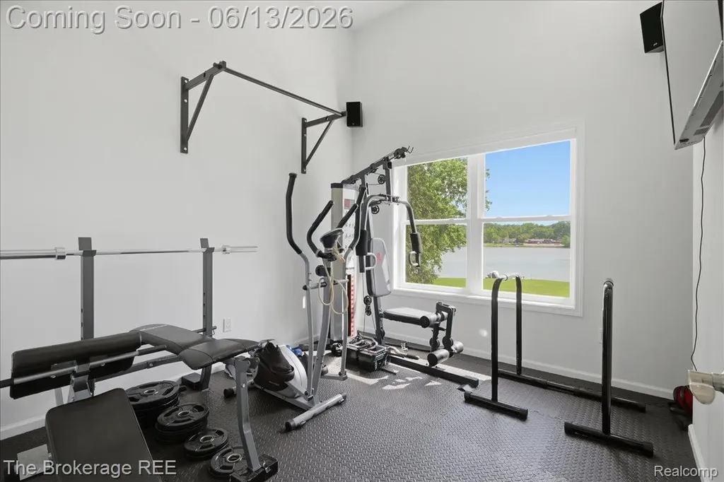 261 Reymont Road N Waterford Charter Township MI 48327