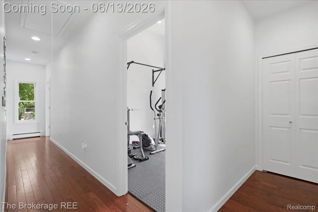 261 Reymont Road N Waterford Charter Township MI 48327