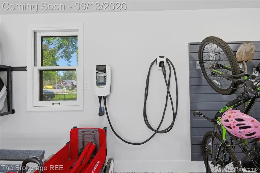 261 Reymont Road N Waterford Charter Township MI 48327